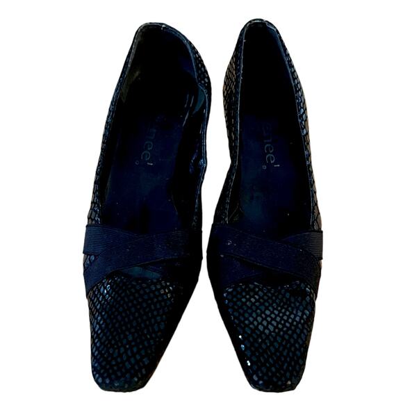 Vintage J Renee Paula Black Crocodile Closed Toe Kitten Pumps 6.5 - Picture 2 of 5